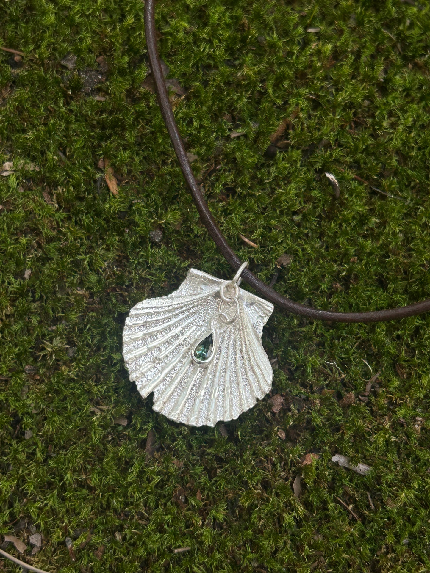 Aphrodite's Sapphire Seashell Pendant