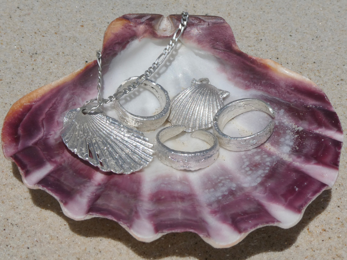 Aphrodite's Pendant